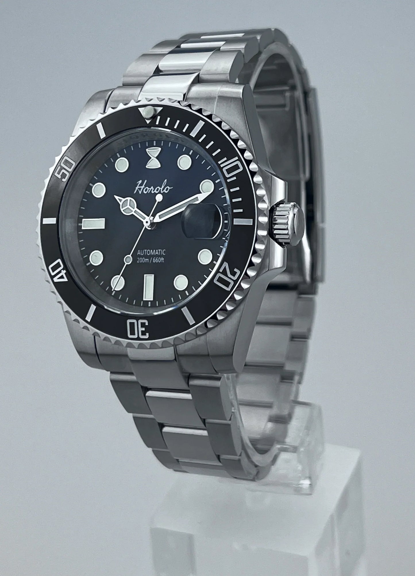 side view of Horolo Blue Face 40mm Submariner Diving Watch for man